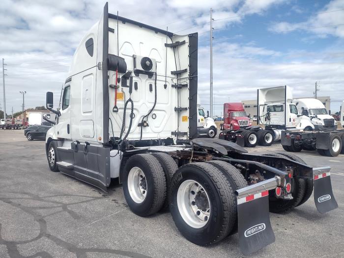 2020 Freightliner Cascadia-19