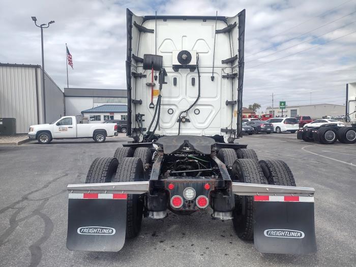 2020 Freightliner Cascadia-20