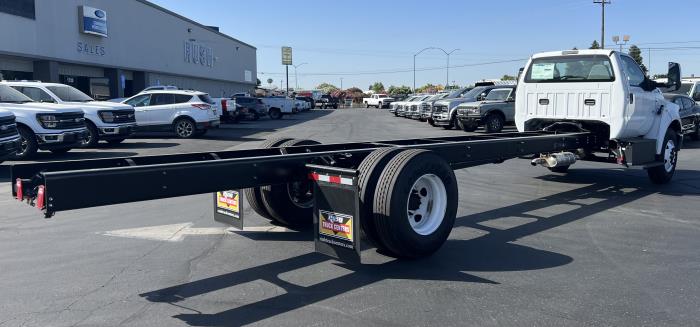 2025 Ford F-650-8