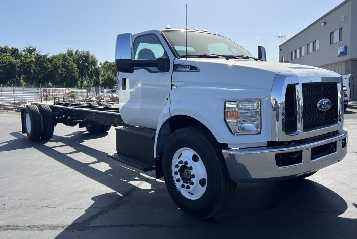 2025 Ford F-650-3