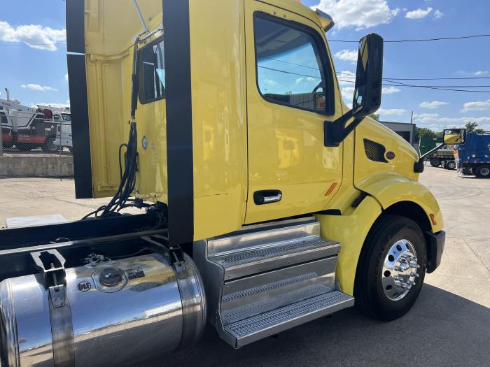 2021 Peterbilt 579-24