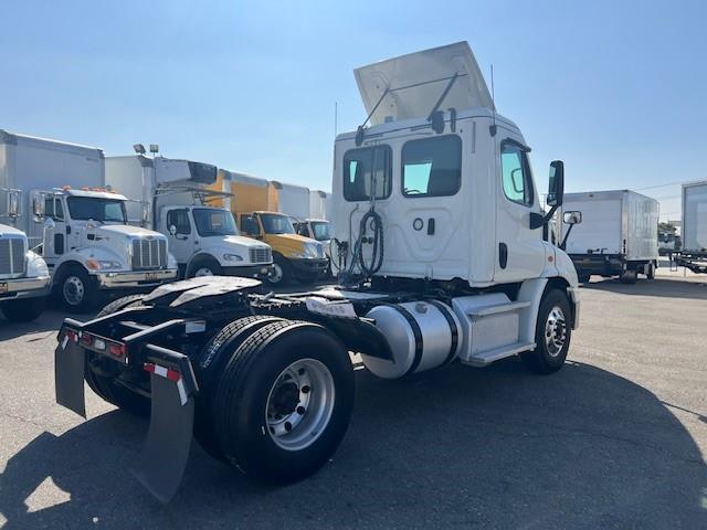 2019 Freightliner Cascadia-3