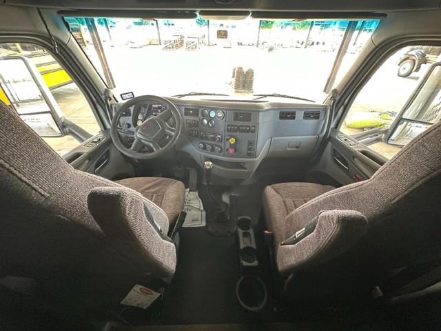 2017 Peterbilt 579-4