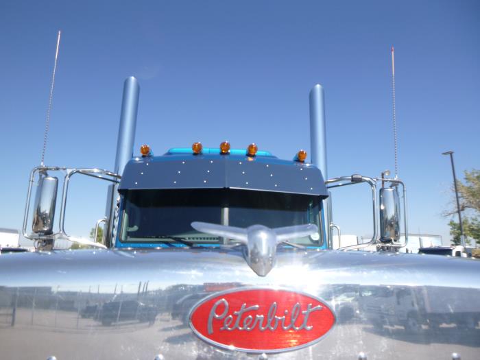 2025 Peterbilt 389-4