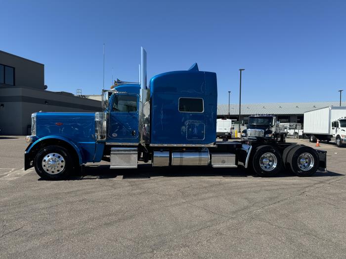 2024 Peterbilt 389-2