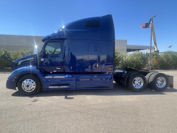 2023 Peterbilt 579-2