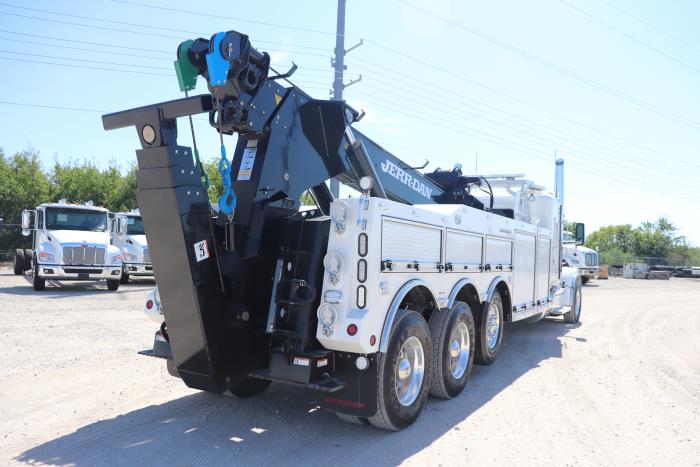 2023 Peterbilt 567-8