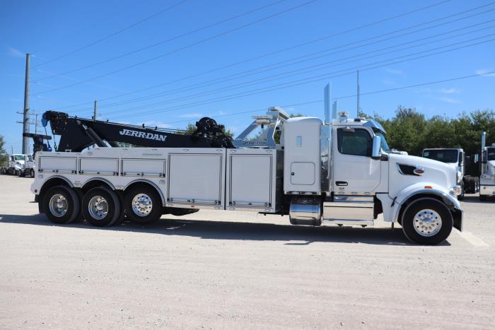 2023 Peterbilt 567-10