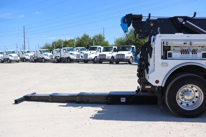 2023 Peterbilt 567-28