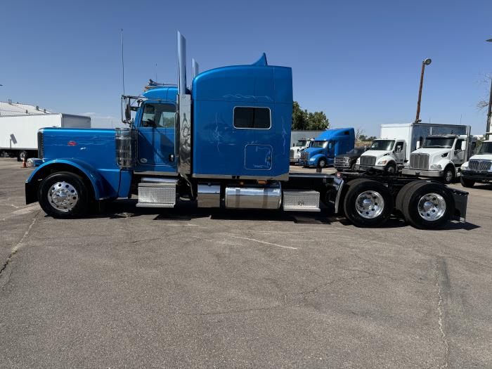 2025 Peterbilt 389-3