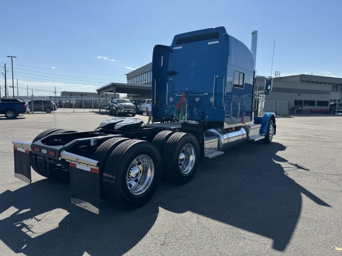 2025 Peterbilt 389-8