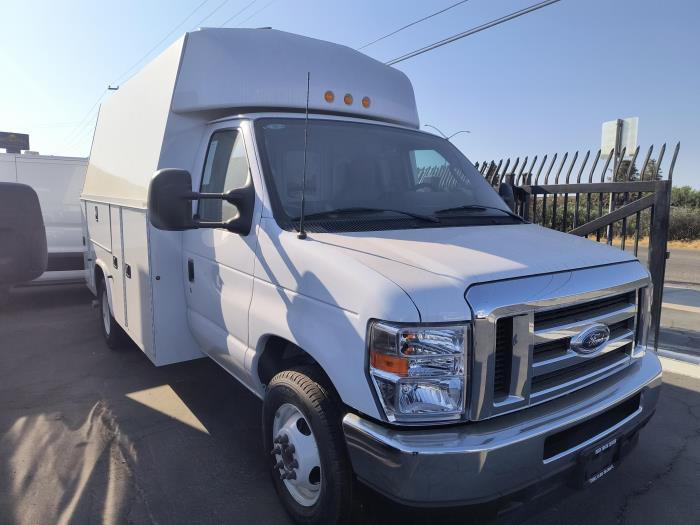 2025 Ford E-350-3