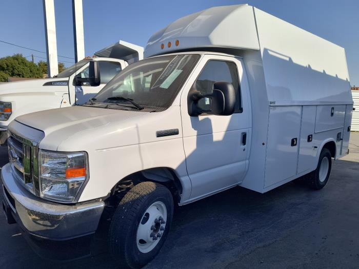 2025 Ford E-350-6