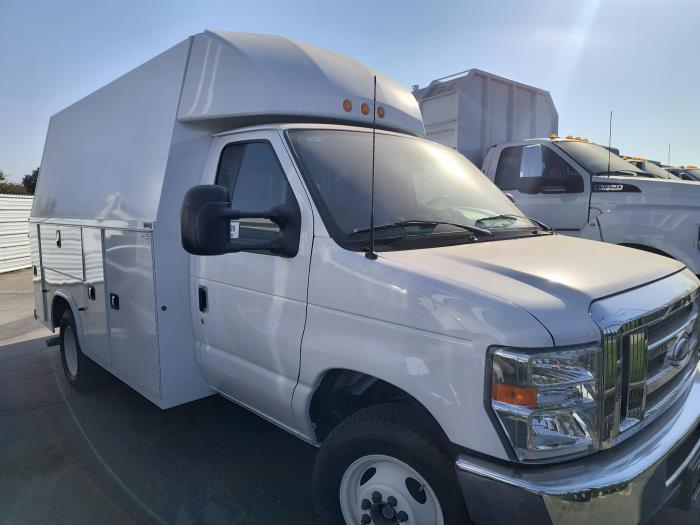 2025 Ford E-350-7