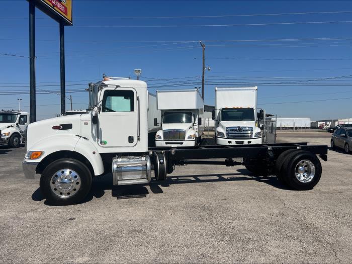 2020 Peterbilt 337-24