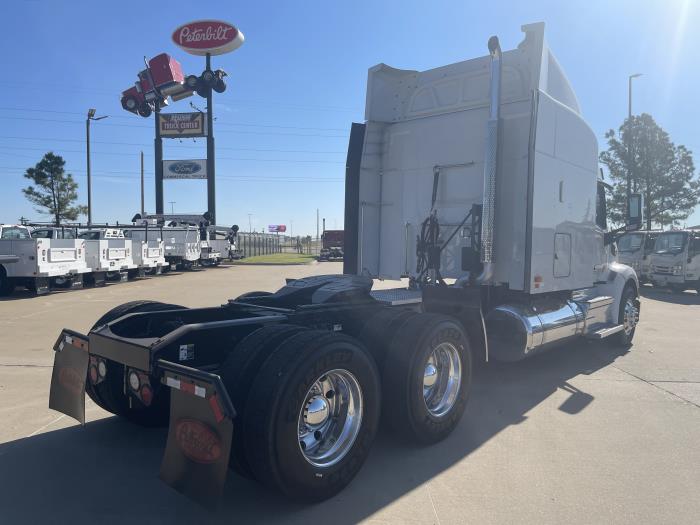 2020 Peterbilt 579-8