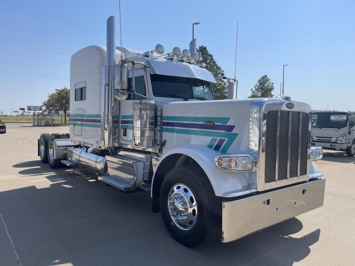 2023 Peterbilt 389-3