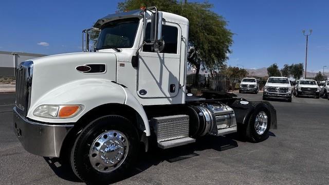 2018 Peterbilt 337-8