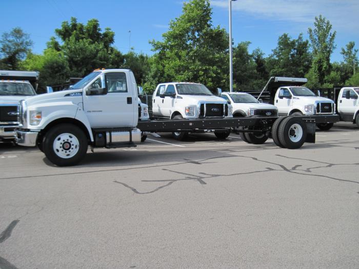 2025 Ford F-750-1