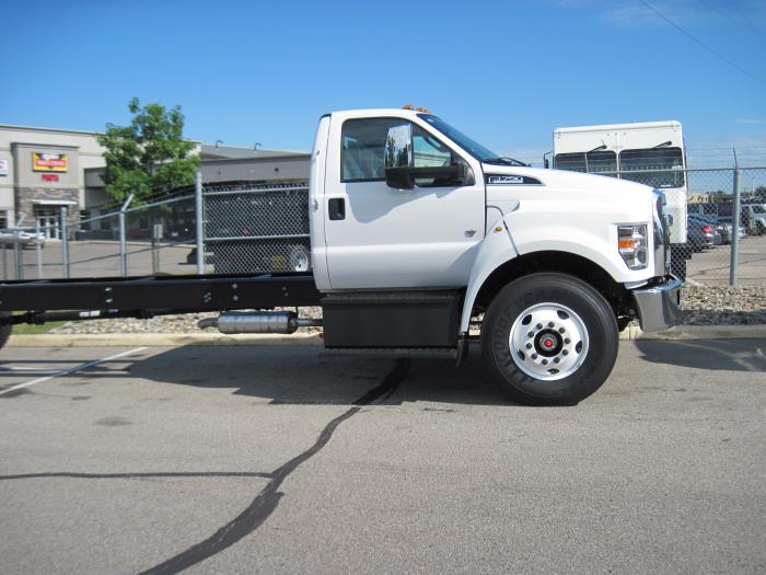 2025 Ford F-750-7