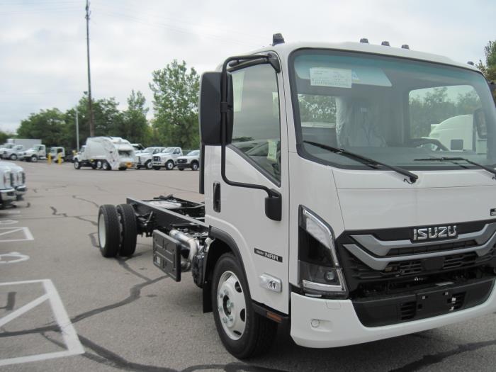 2025 Isuzu NPR-XD-4