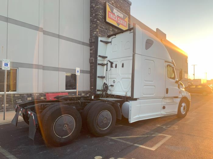 2020 Freightliner Cascadia-5