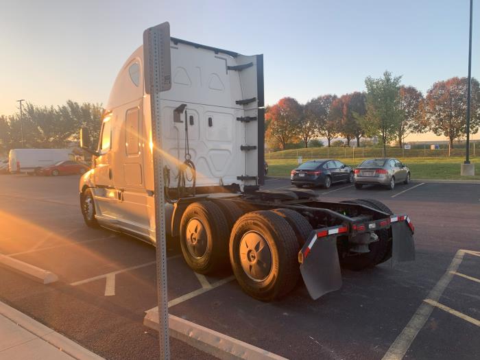 2020 Freightliner Cascadia-6