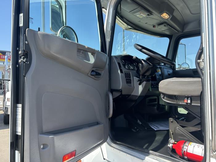 2018 Peterbilt 337-24