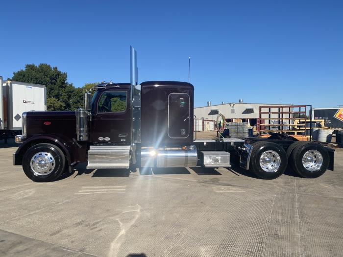 2025 Peterbilt 589-4