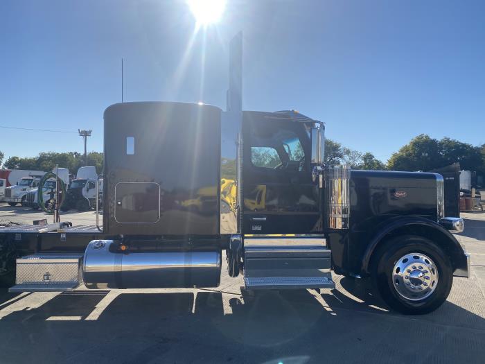 2025 Peterbilt 589-10