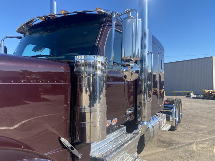 2025 Peterbilt 589-14