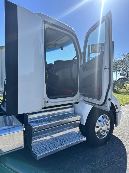 2019 Peterbilt 579-9