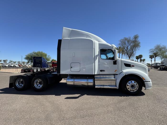 2020 Peterbilt 579-8