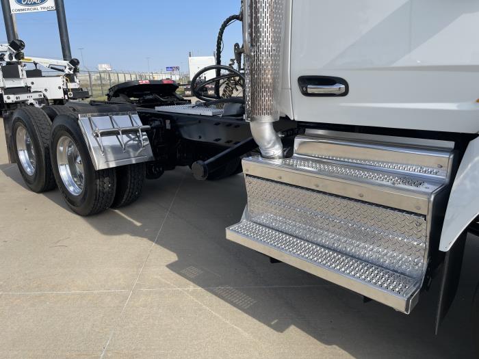 2020 Peterbilt 567-4