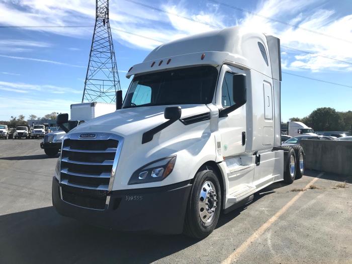 2020 Freightliner Cascadia-1