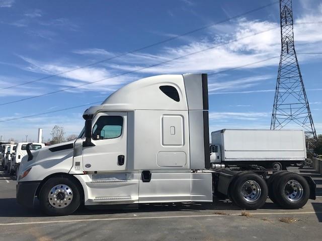 2020 Freightliner Cascadia-6