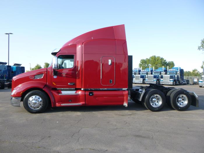 2022 Peterbilt 579-4