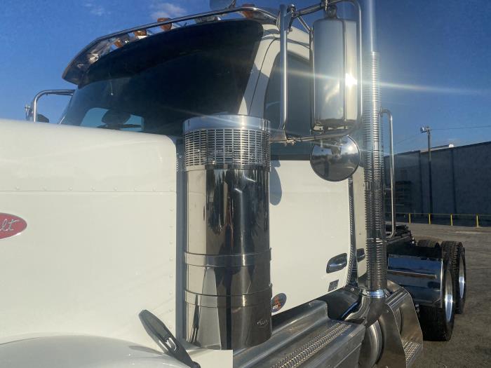 2025 Peterbilt 589-14