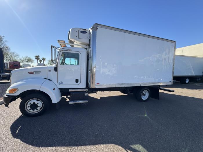 2018 Peterbilt 325-4