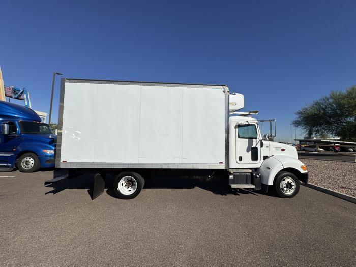 2018 Peterbilt 325-6