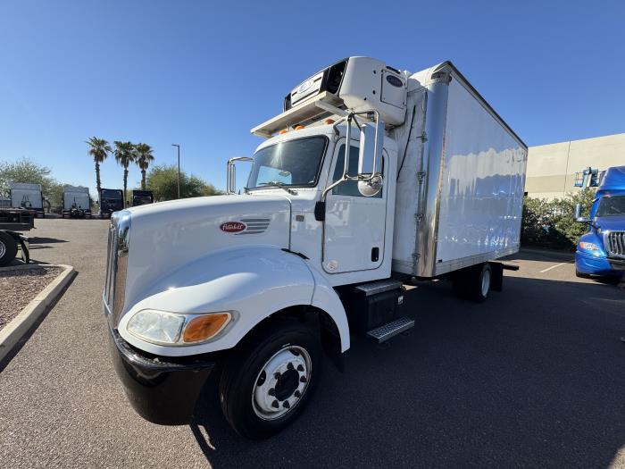 2018 Peterbilt 325-8