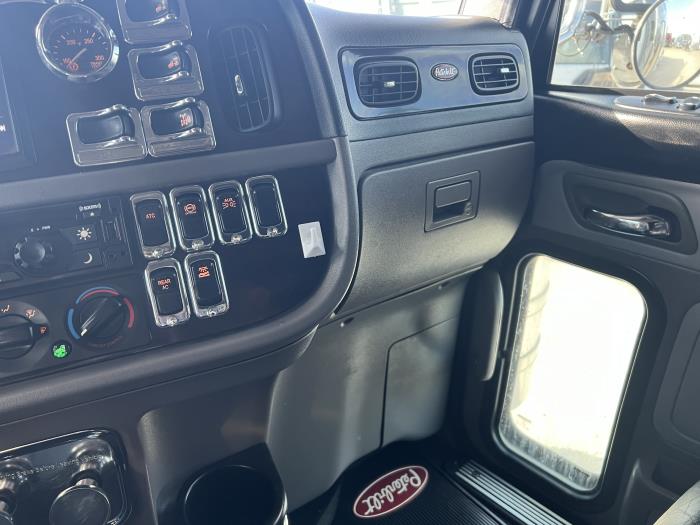 2020 Peterbilt 389-7