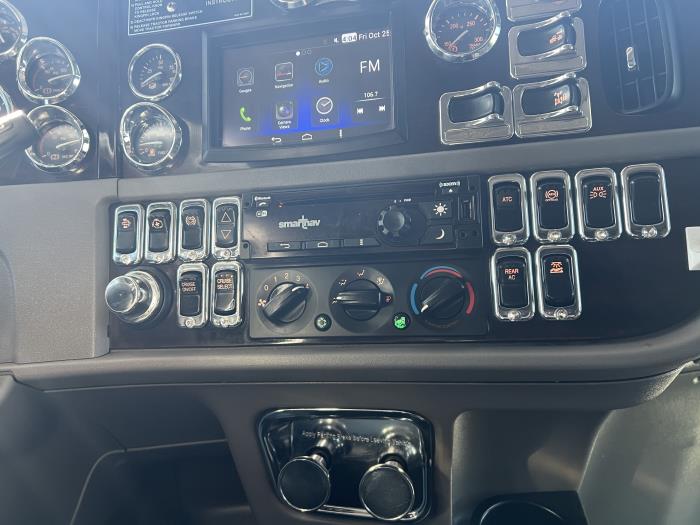 2020 Peterbilt 389-16