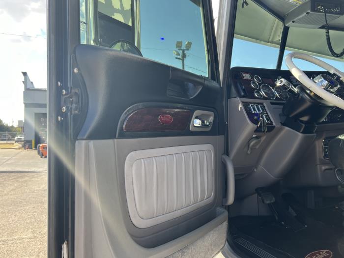 2020 Peterbilt 389-20