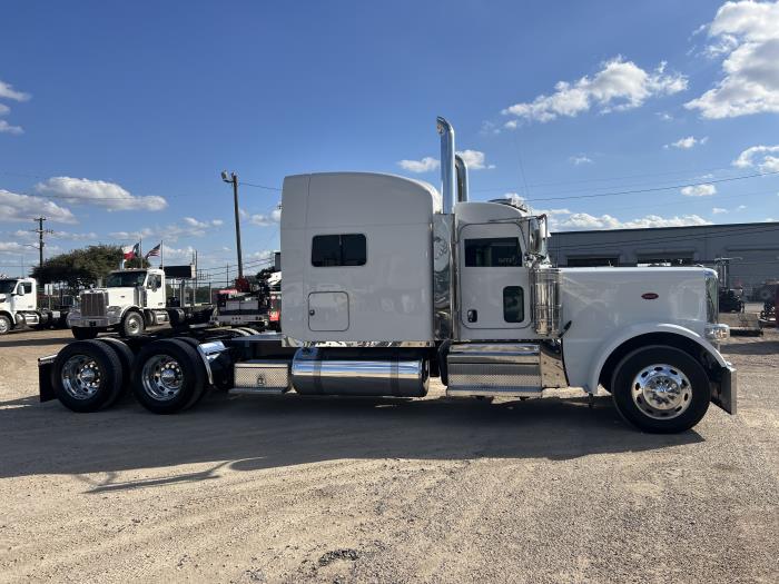 2020 Peterbilt 389-30