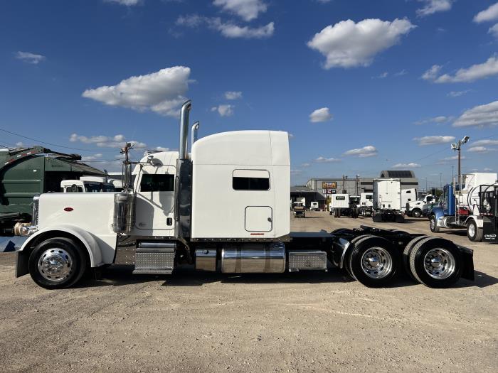 2020 Peterbilt 389-3