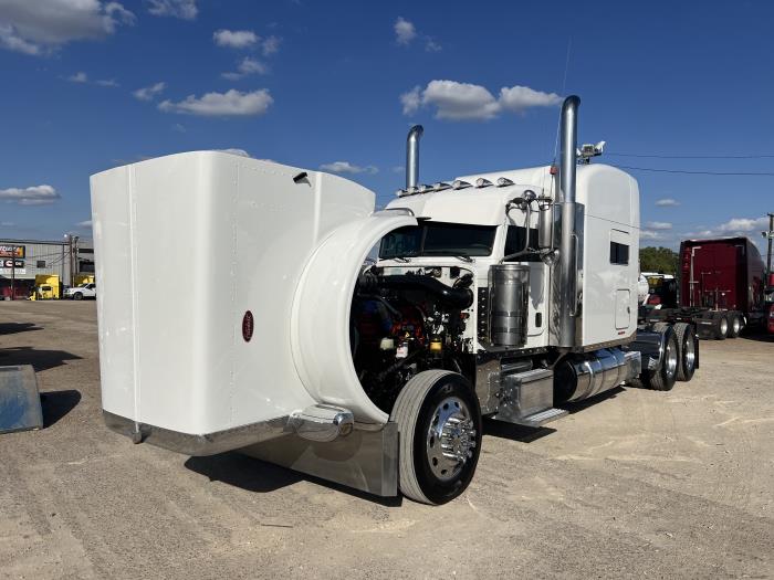 2020 Peterbilt 389-44