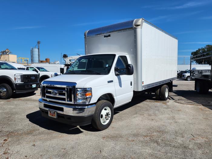 2025 Ford E-450-1