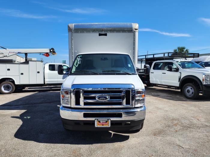 2025 Ford E-450-2