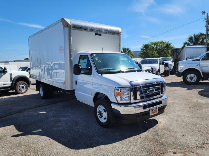 2025 Ford E-450-3